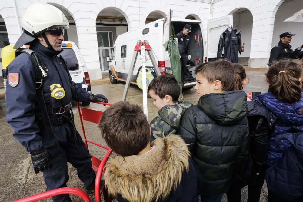 Exhibición policial para escolares.