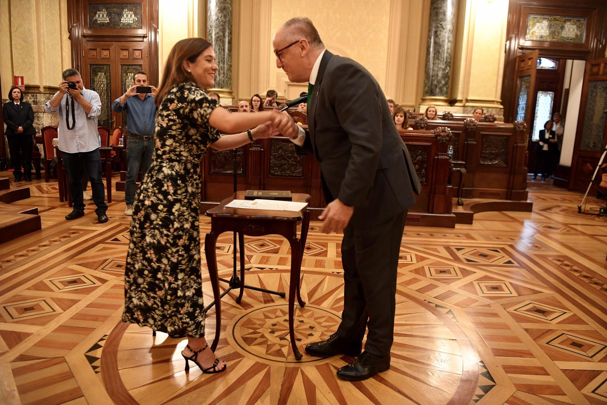 El pleno de A Coruña da la bienvenida a Miguel Lorenzo y despide a Claudia Delso