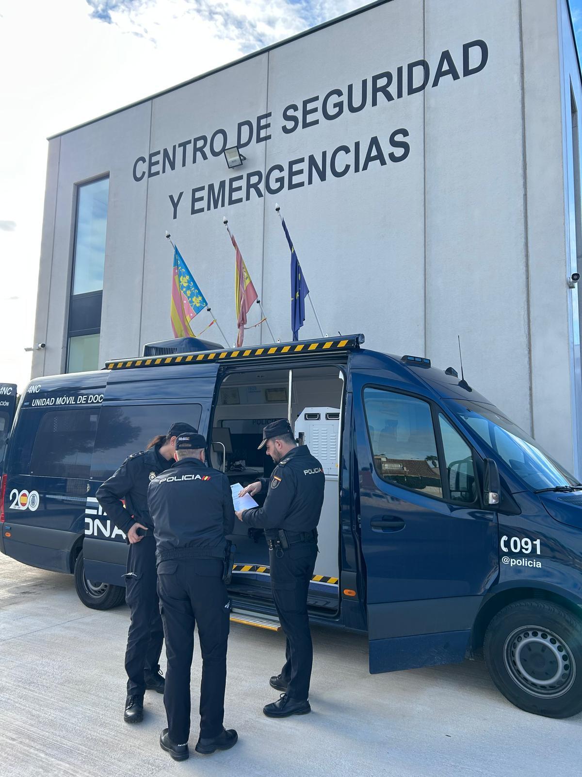 El Centro de Emergencias de Orihuela Costa suma un nuevo servicio: DNI ...