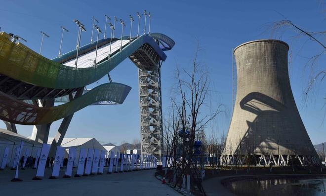 El Big Air Shougang se ve después del lanzamiento de una campaña mundial de reclutamiento de voluntarios para los Juegos Olímpicos y Paralímpicos de Invierno de Beijing 2022 en Beijing.