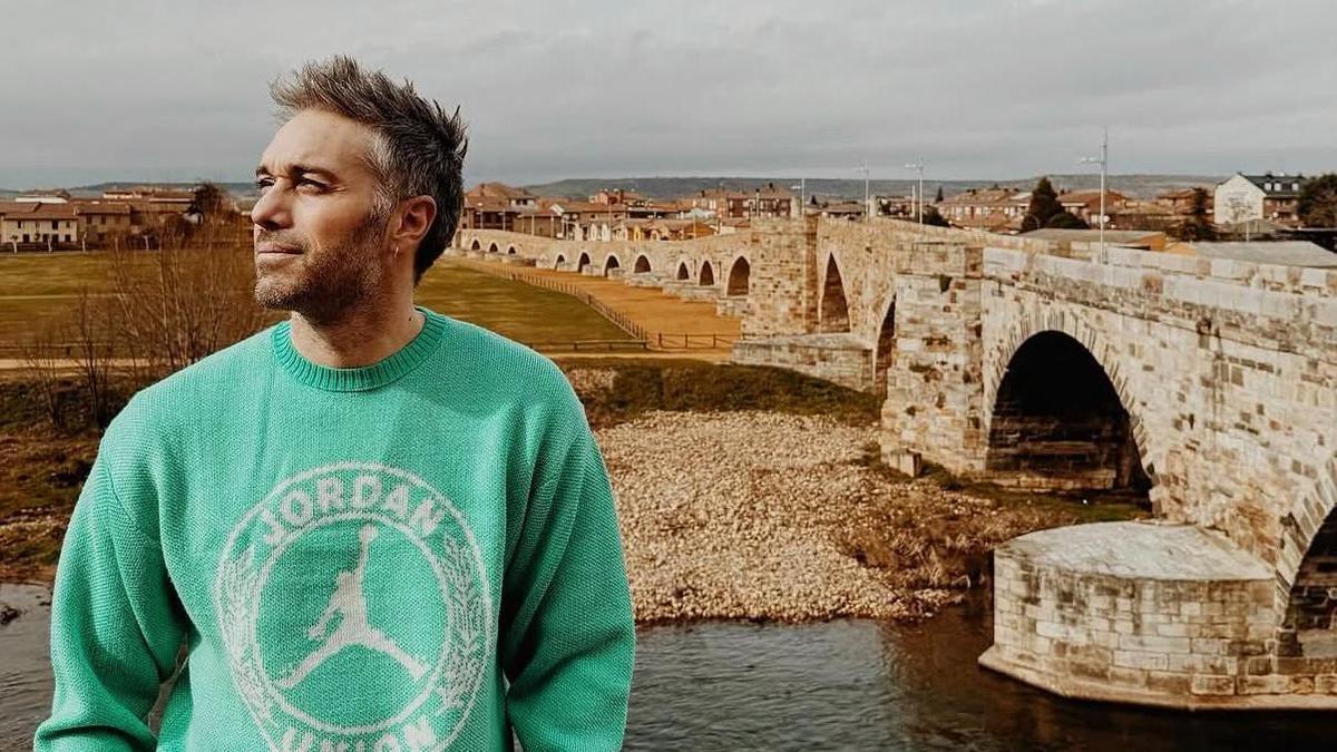 Dani Martínez en su pueblo de León