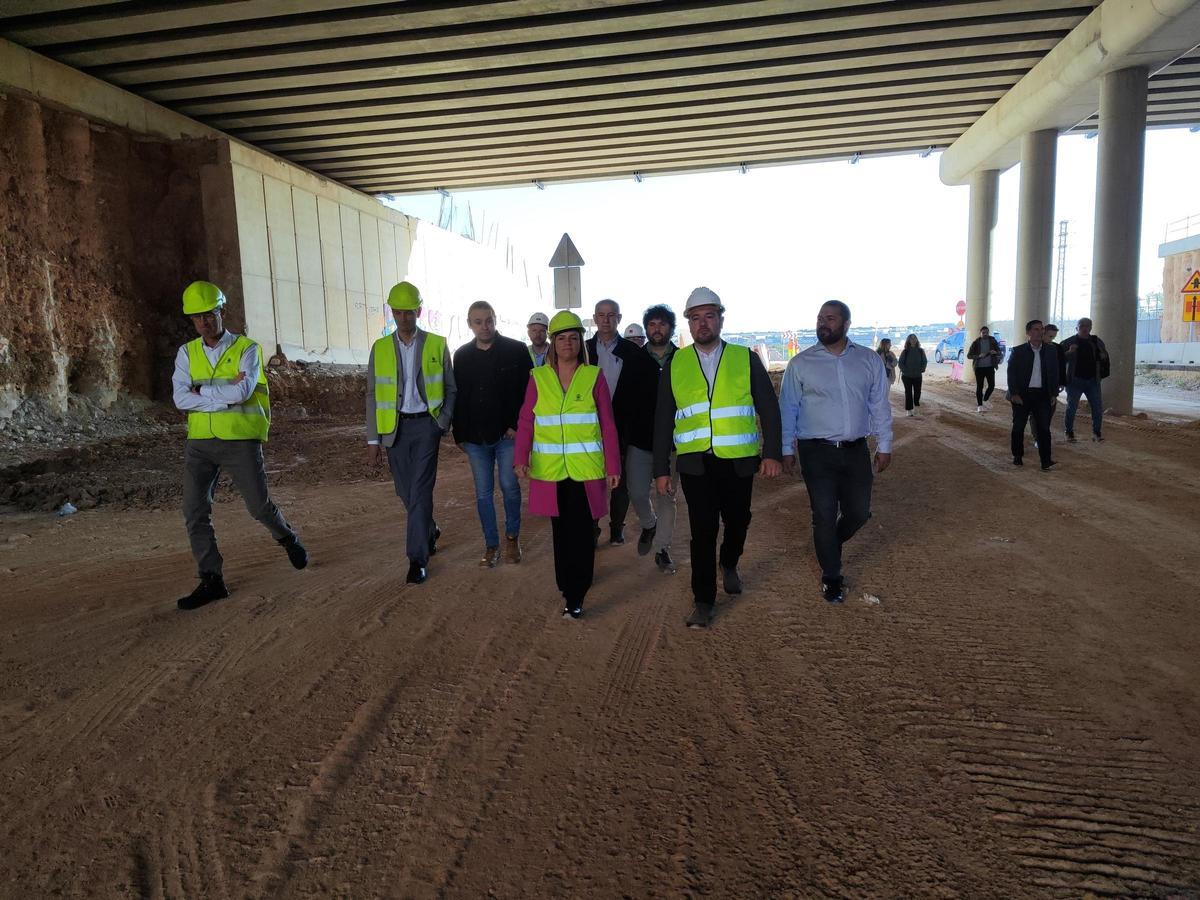 Visita de la delegada del Gobierno y el alcalde de Manises a las obras de la N-220