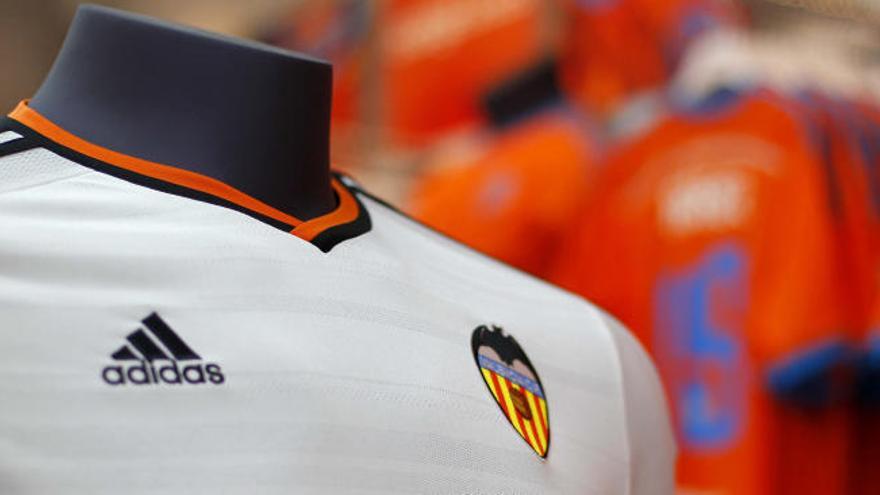 Así es la camiseta Adidas del Valencia CF - Superdeporte