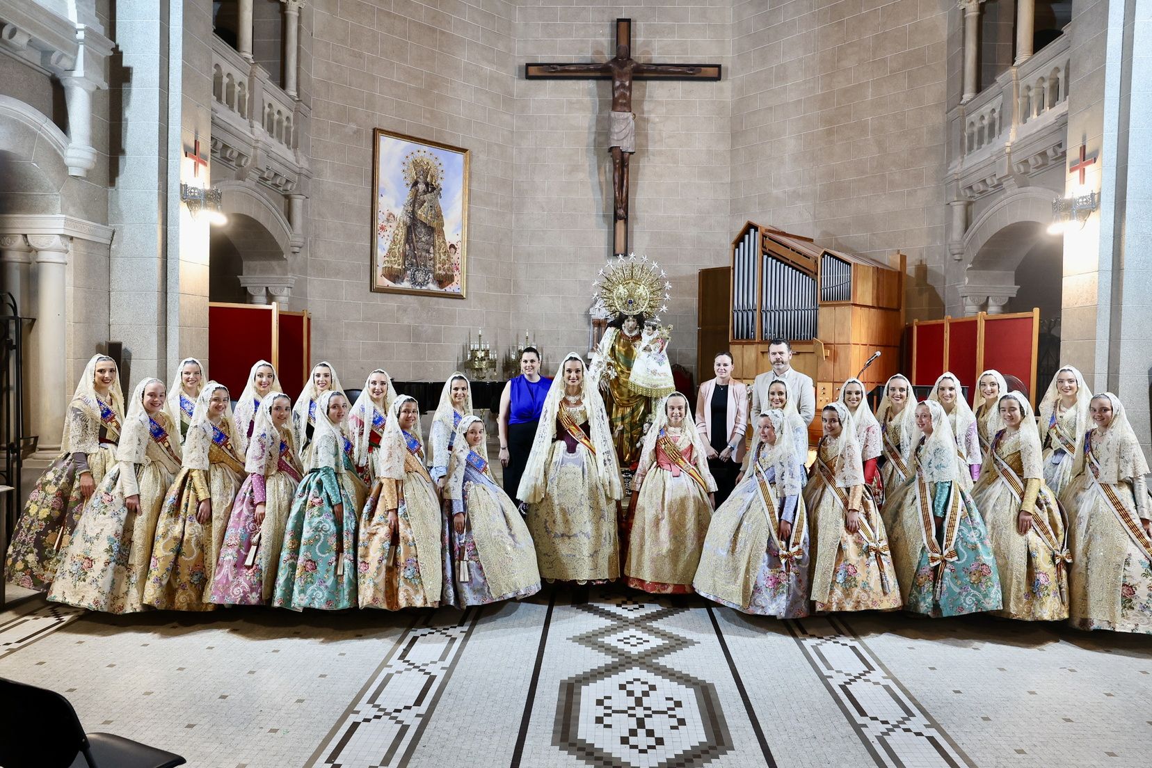 Así ha sido el Besamanos de las falleras mayores y cortes de honor 2025