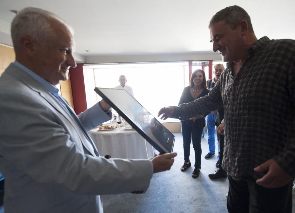 Entrega del premio "Asturiano del mes" de LA NUEVA ESPAÑA a Miguel Galano