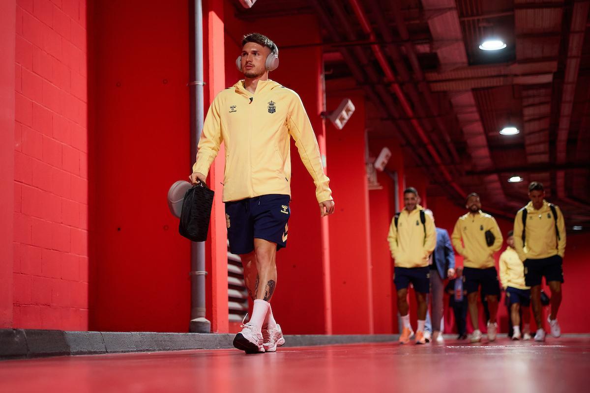 Viti, en Granada. Detrás, Suárez, Kirian y Mata.