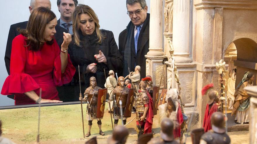 Susana Díaz visitando el Museo de Belenes de Mollina.