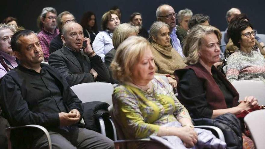 Público asistente a la mesa redonda dedicada a analizar la obra de Gustavo Bueno en el contexto del siglo XX.