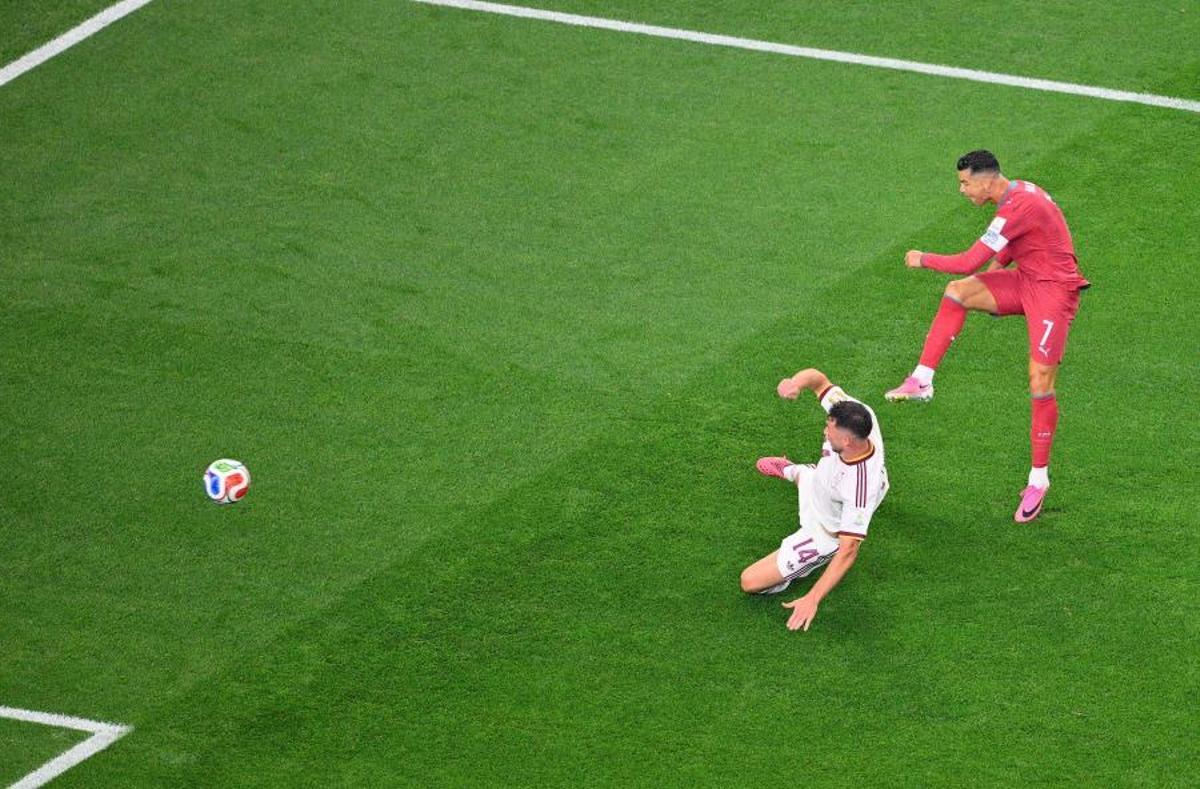 Cristiano disparando a puerta