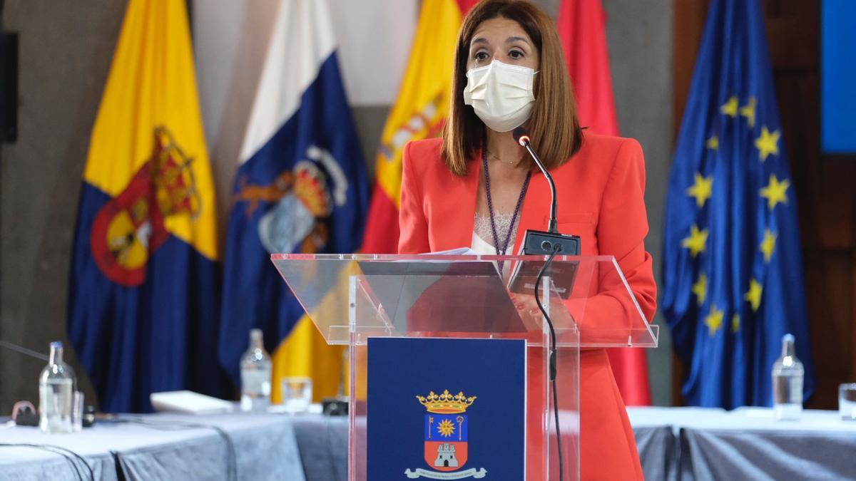 Carmen Hernández durante el Pleno de investidura