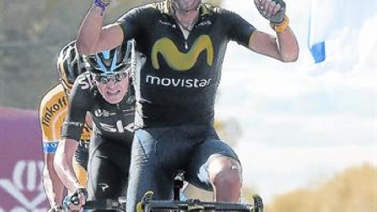Alejandro Valverde, del Movistar, celebra su triunfo en la sexta etapa, al cruzar la meta en La Zubia.