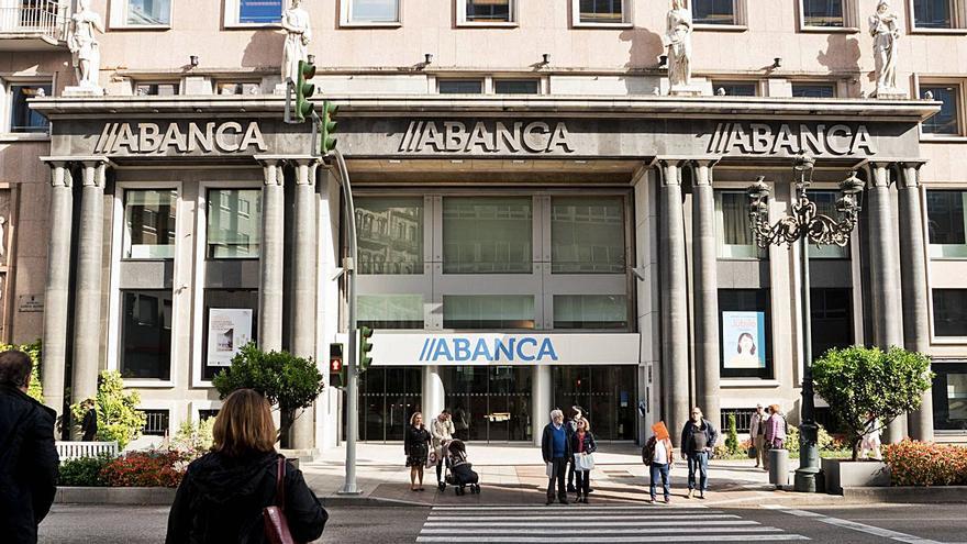 Abanca reforma su área de negocio tras la salida de Luis Beraza