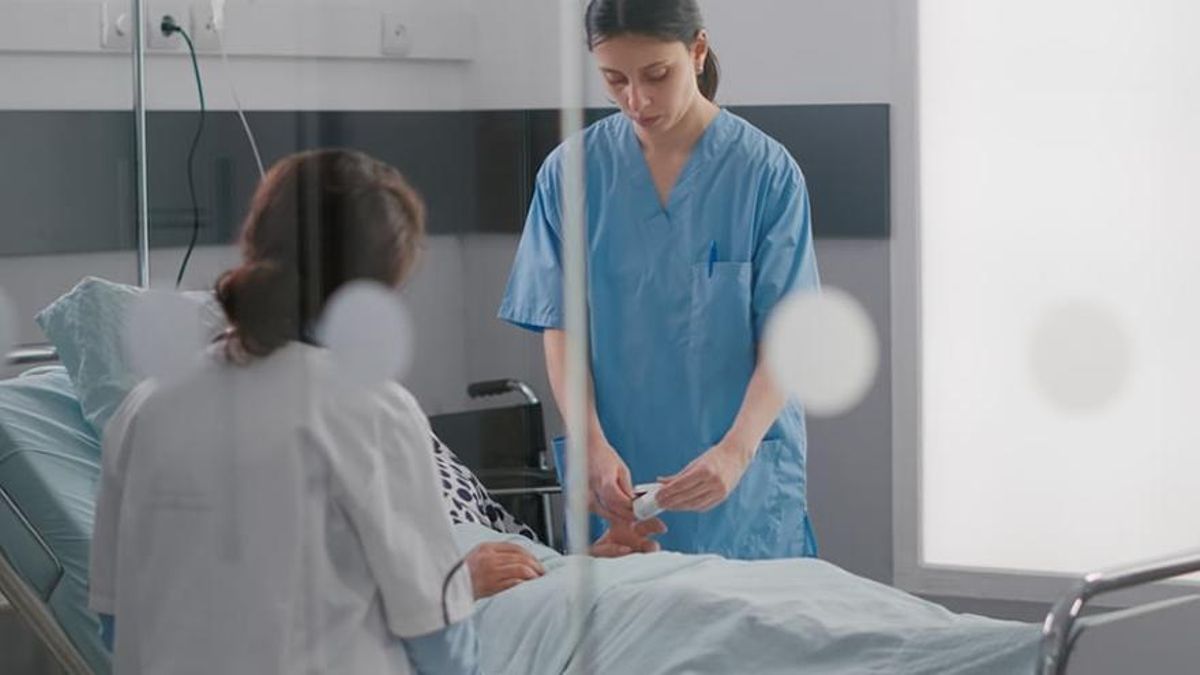 Trabajo de una enfermera en un hospital.