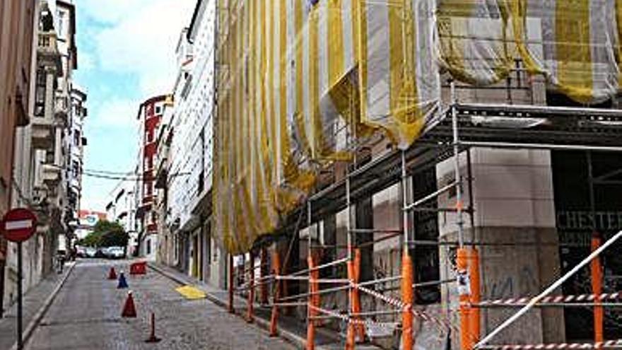 Un edificio en obras, en la calle Nuestra Señora del Rosario, en la Ciudad Vieja.