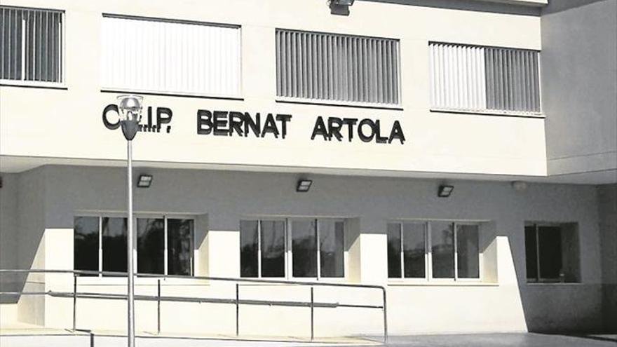 La jornada continua lleva a la junta del AMPA del Bernat Artola a presentar una moción de confianza