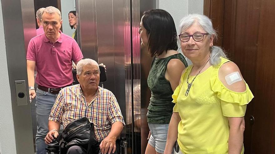 Corvera renueva el ascensor del Ayuntamiento para cumplir la normativa y mejorar el acceso vecinal