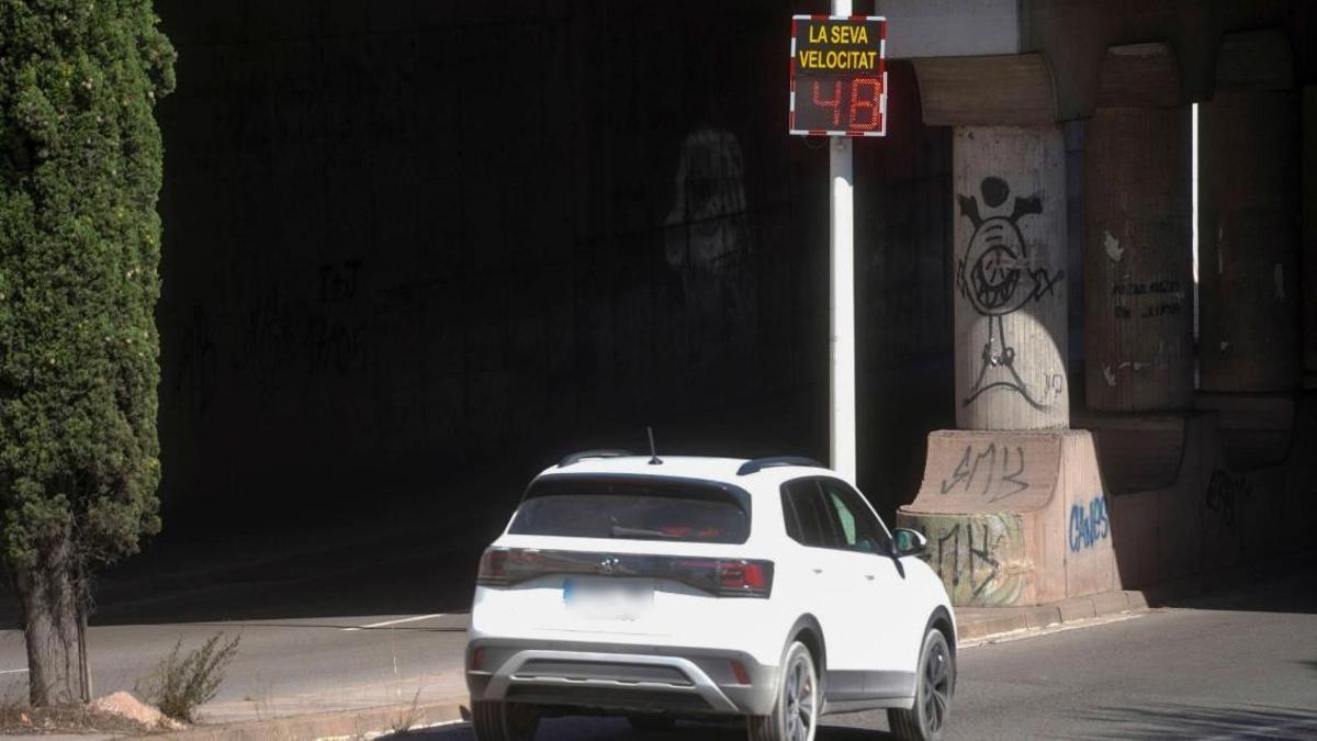 Imatge del radar informatiu instal·lat a l'avinguda de les Bases a prop de la Lipmes