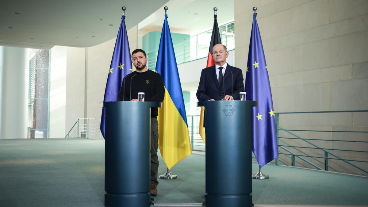 Zelenski aborda la situación en el frente en su encuentro en Alemania con Steinmeier