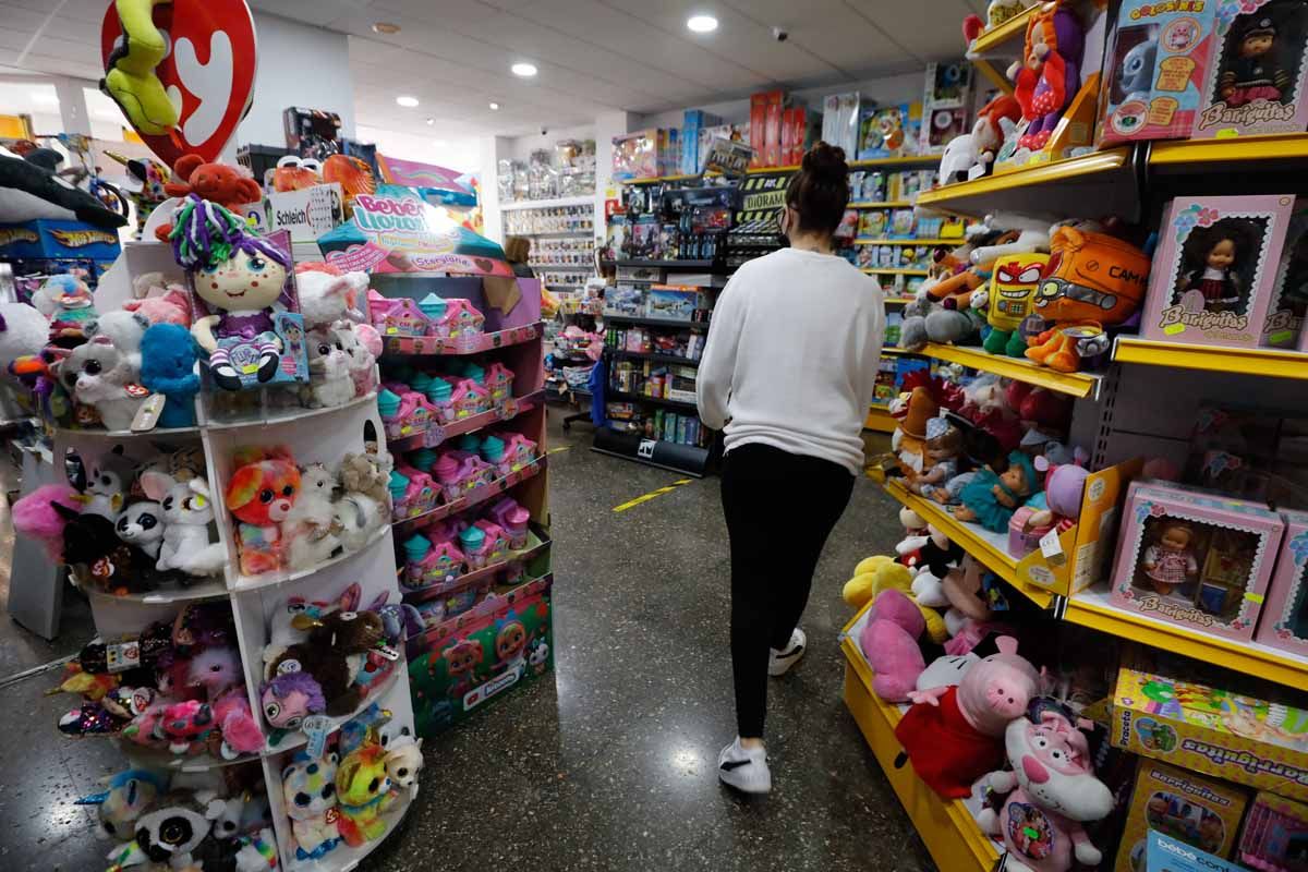 China racanea los juguetes al Papá Noel de Ibiza