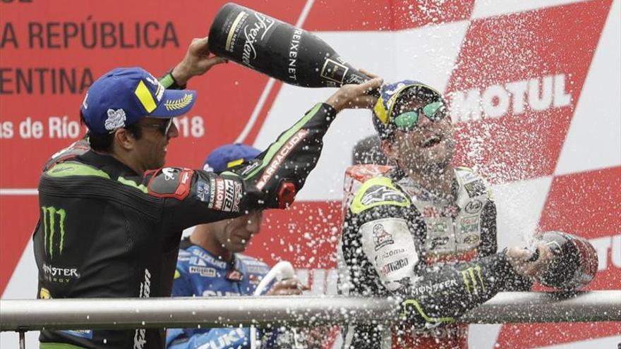 Márquez provoca la caída de Rossi y reabre la polémica