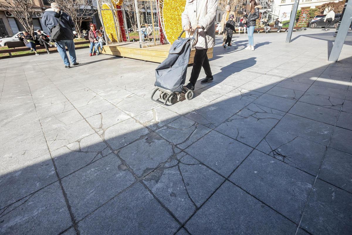 Así está la Plaza de la Montañeta en plenas Navidades