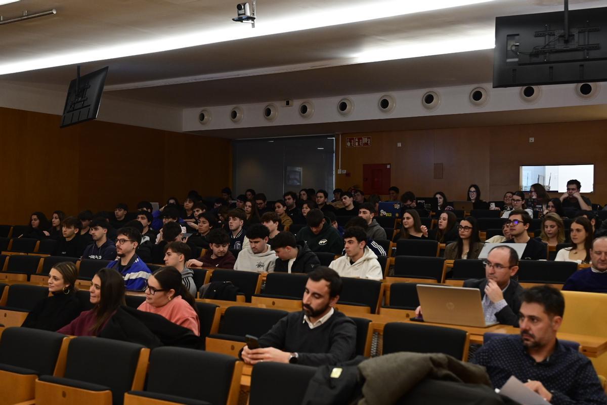 Galería | Debate sobre periodismo deportivo en la UJI