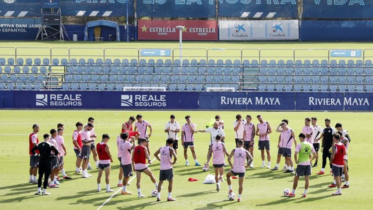 Imagen de un entrenamiento de los jugadores del Espanyol.