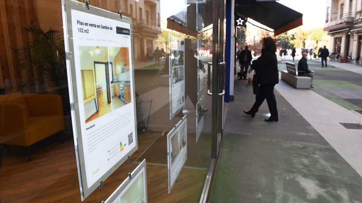 Escaparate de una inmobiliaria de A Coruña