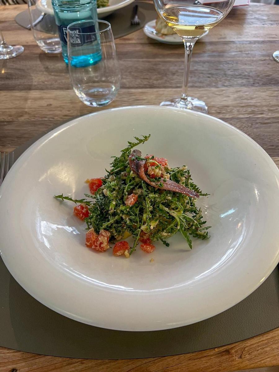 Ensalada de diente de león del restaurante L'Odetti