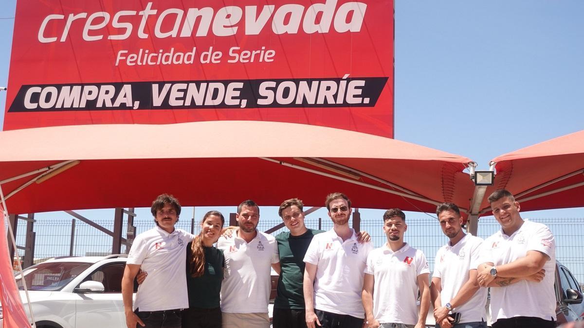 Trabajadores de concesionario Crestanevada, en las instalaciones del polígono de Santa Bárbara en Málaga.