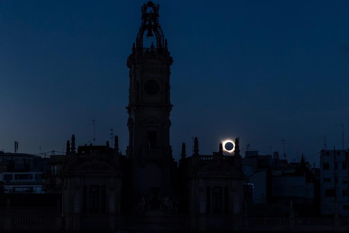 Así ha sido el eclipse de sol total en la Comunitat Valenciana