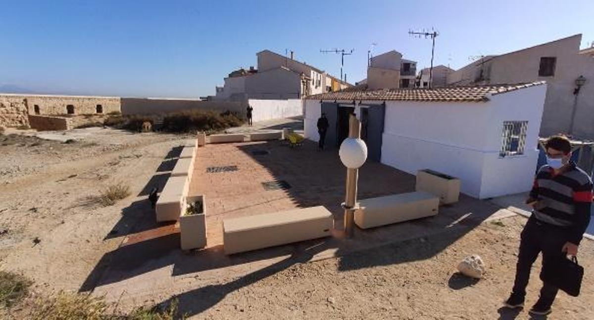 Zona donde se sitúa en la estación de bombeo en mitad del casco urbano de la isla de Tabarca