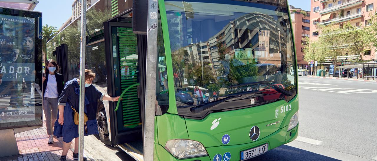 Imagen del autobús cacereño.