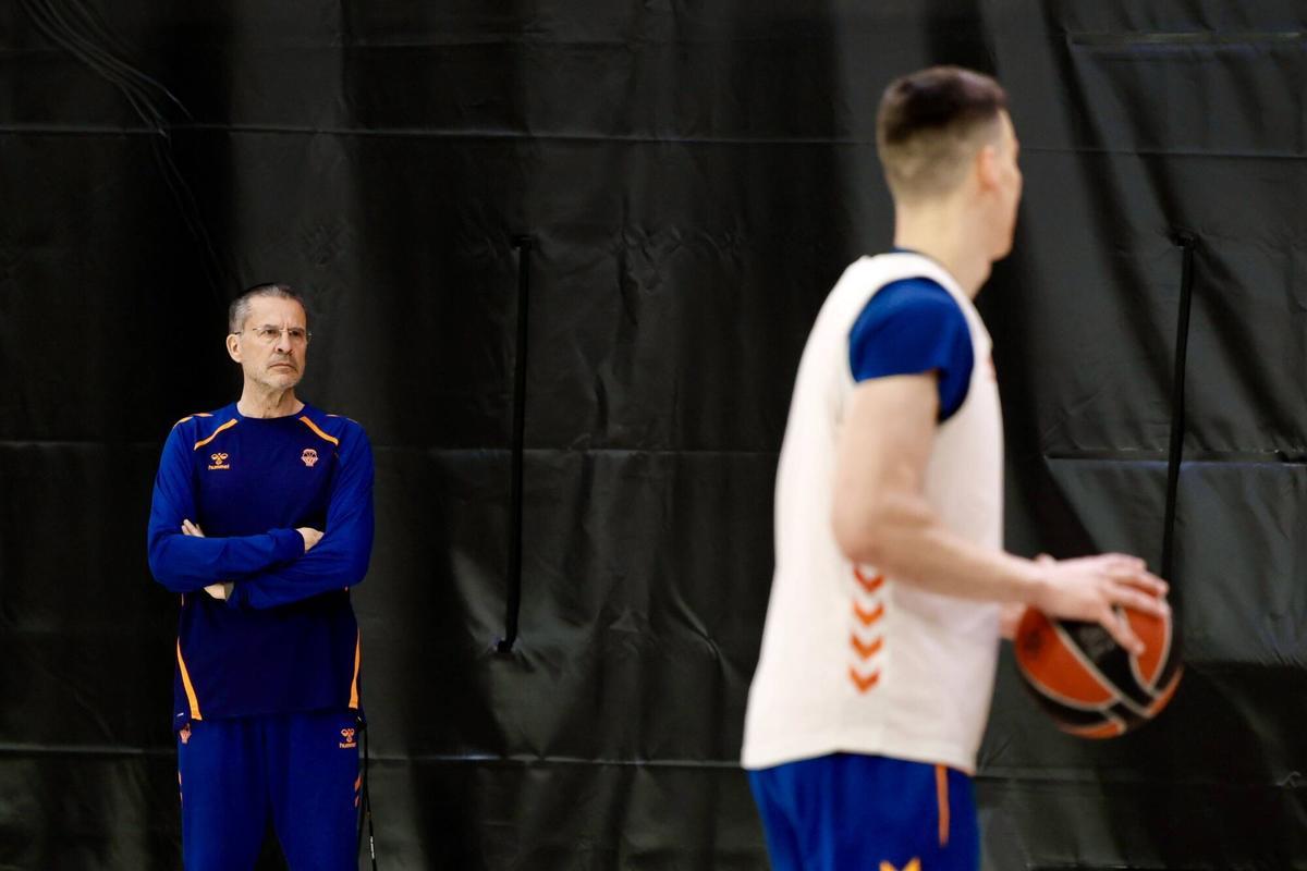 Valencia. Entrenamiento Valencia Basket y rueda de prensa de Pedro Martínez VLC SPD