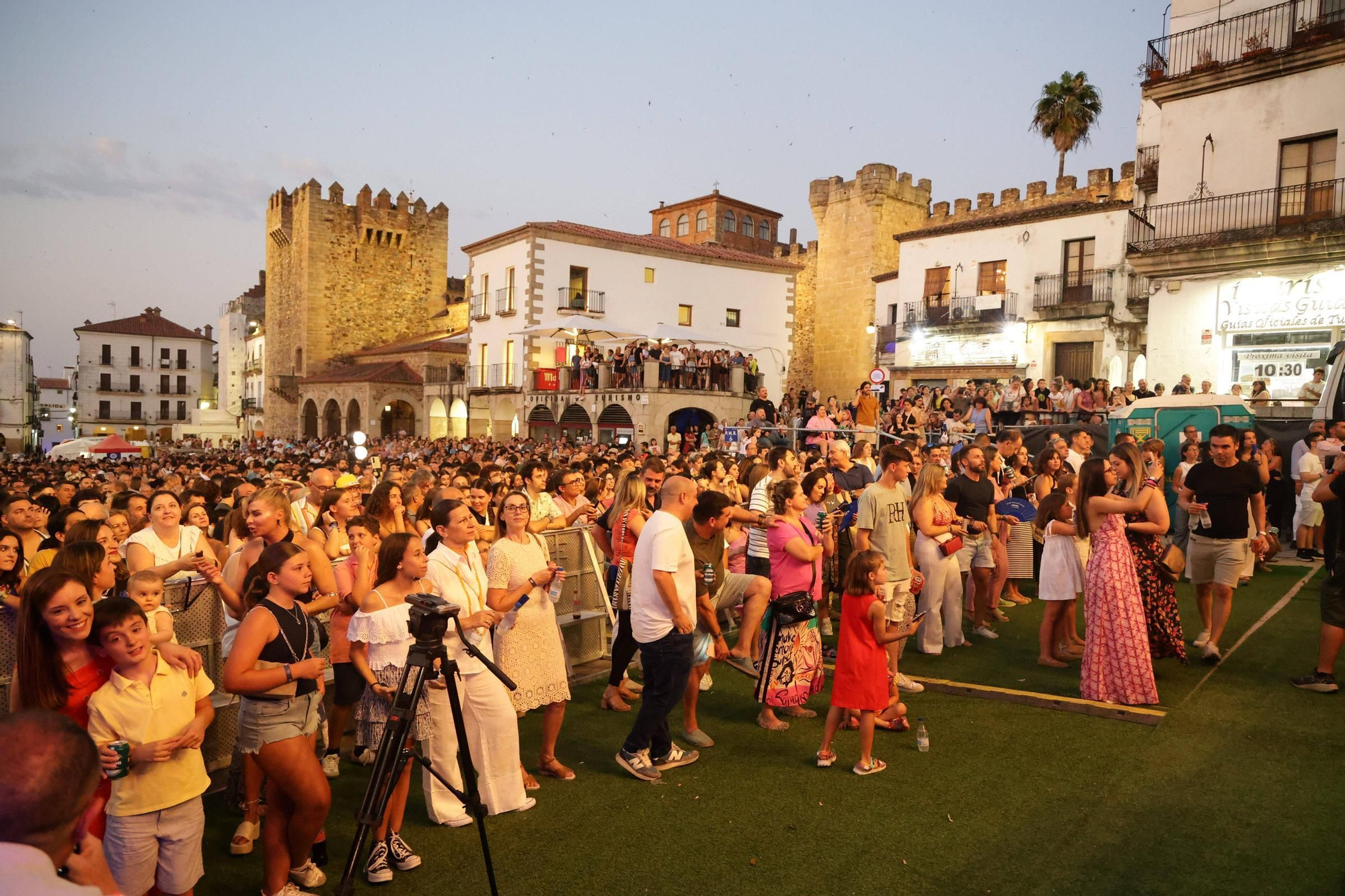 Así fueron los conciertos de este domingo en la plaza Mayor de Cáceres