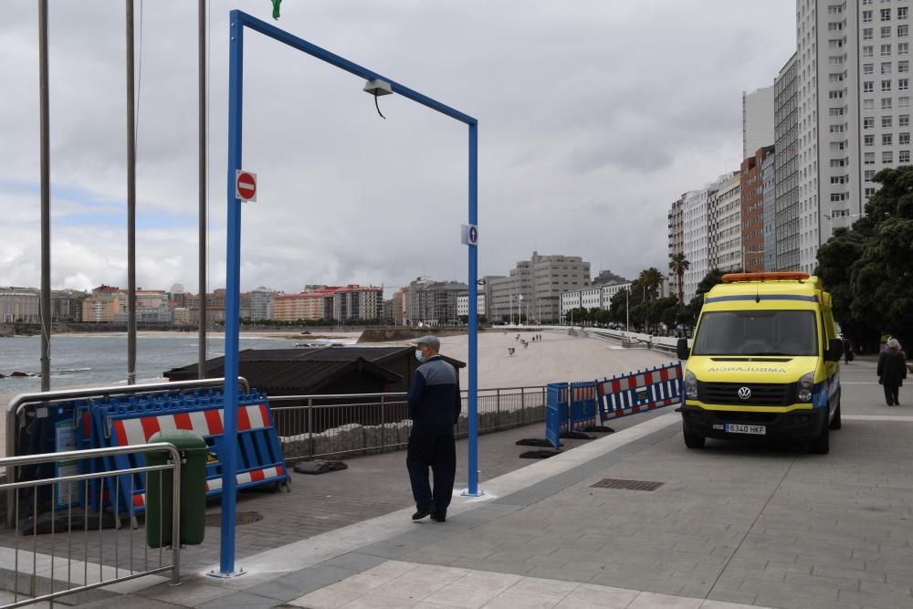 Arcos de control de aforo en playas de A Coruña