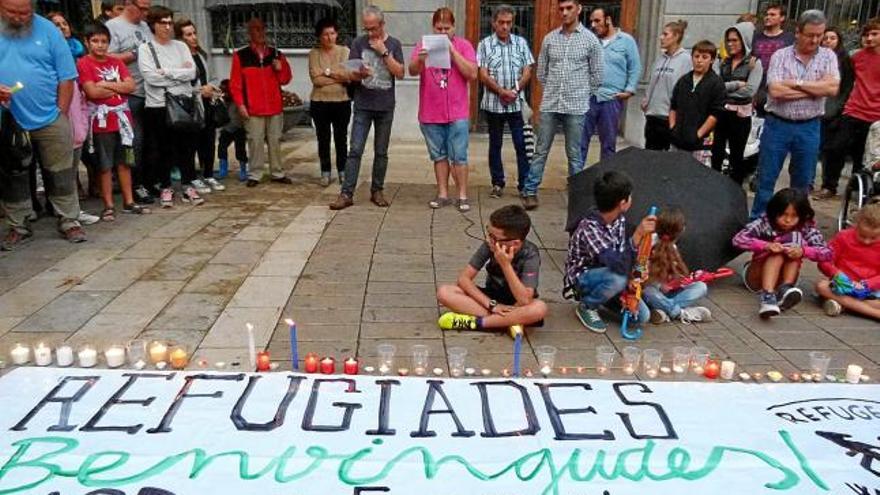 Concentració que es va fer a Igualada divendres a la nit en solidaritat amb els refugiats sirians