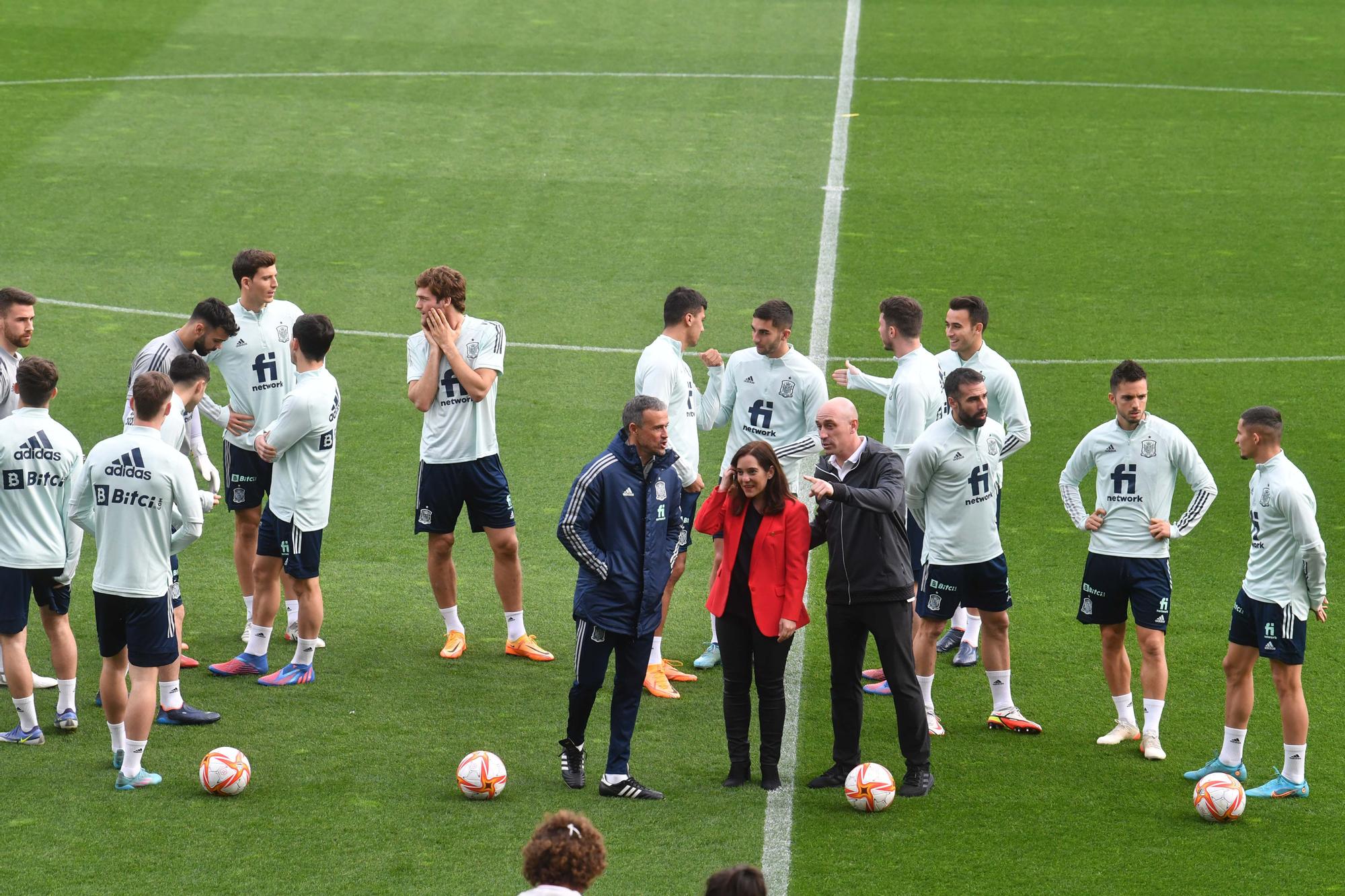 La selección española de fútbol entrena en Riazor para el partido contra Islandia