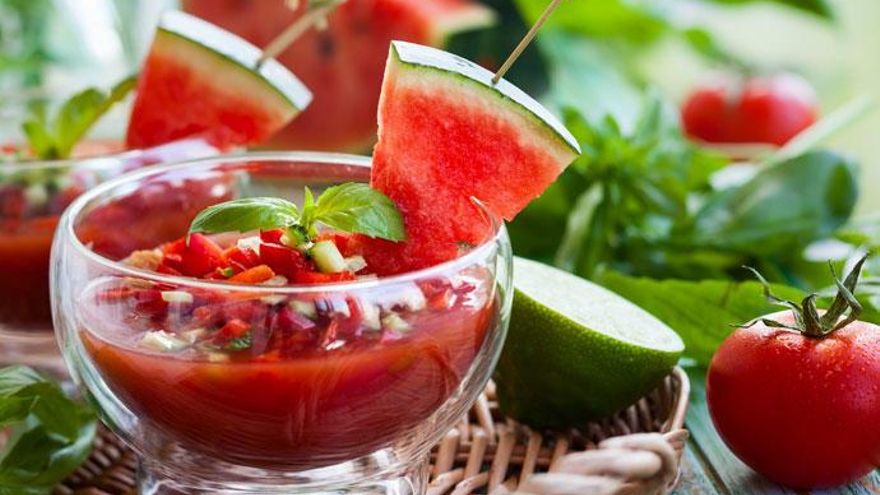 Cómo hacer un gazpacho de sandía fácil