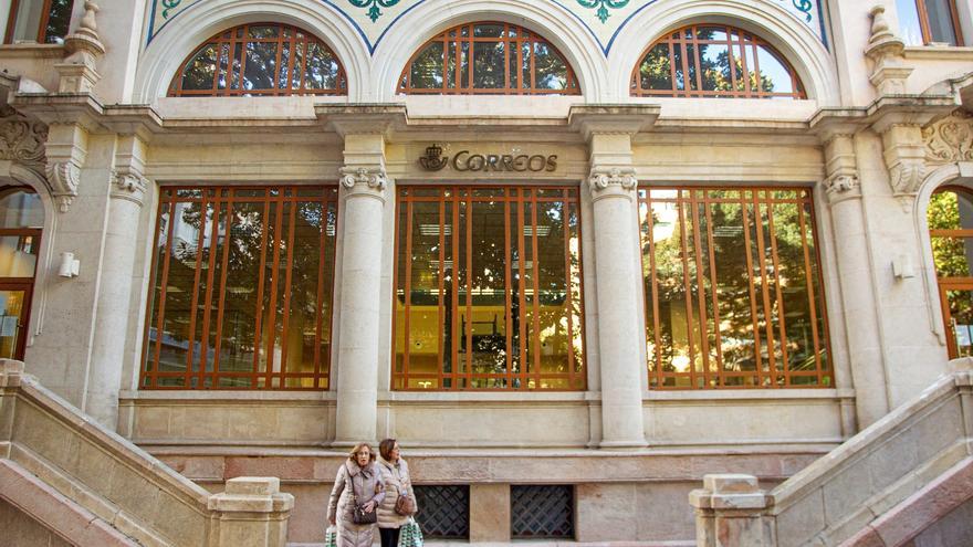 Correos deja su emblemático edificio en la plaza Gabriel Miró de Alicante