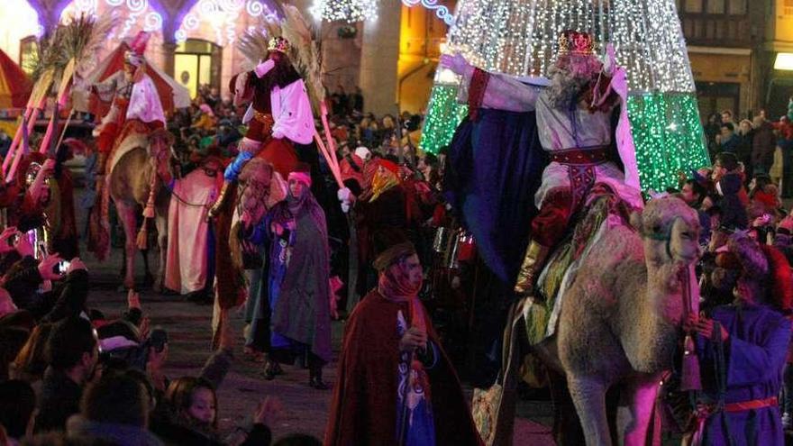 Los Reyes Magos en su entrada el pasado año en la Plaza Mayor.