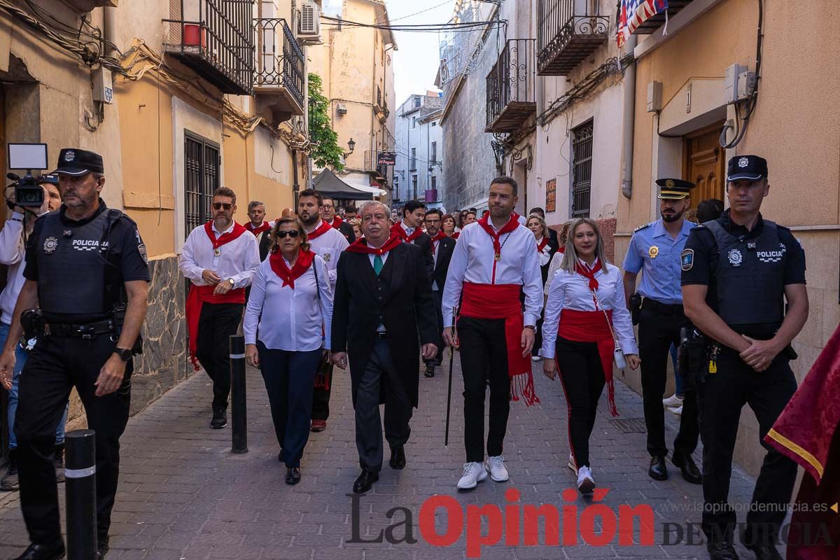 Bandeja de flores y ritual de la bendición del vino en las Fiestas de Caravaca