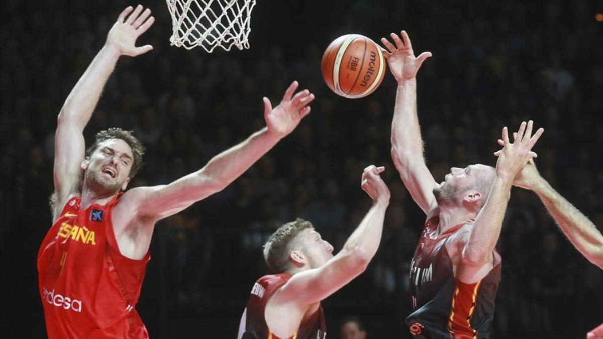 Pau Gasol y sus compañeros lograron un clara victoria en Bruselas