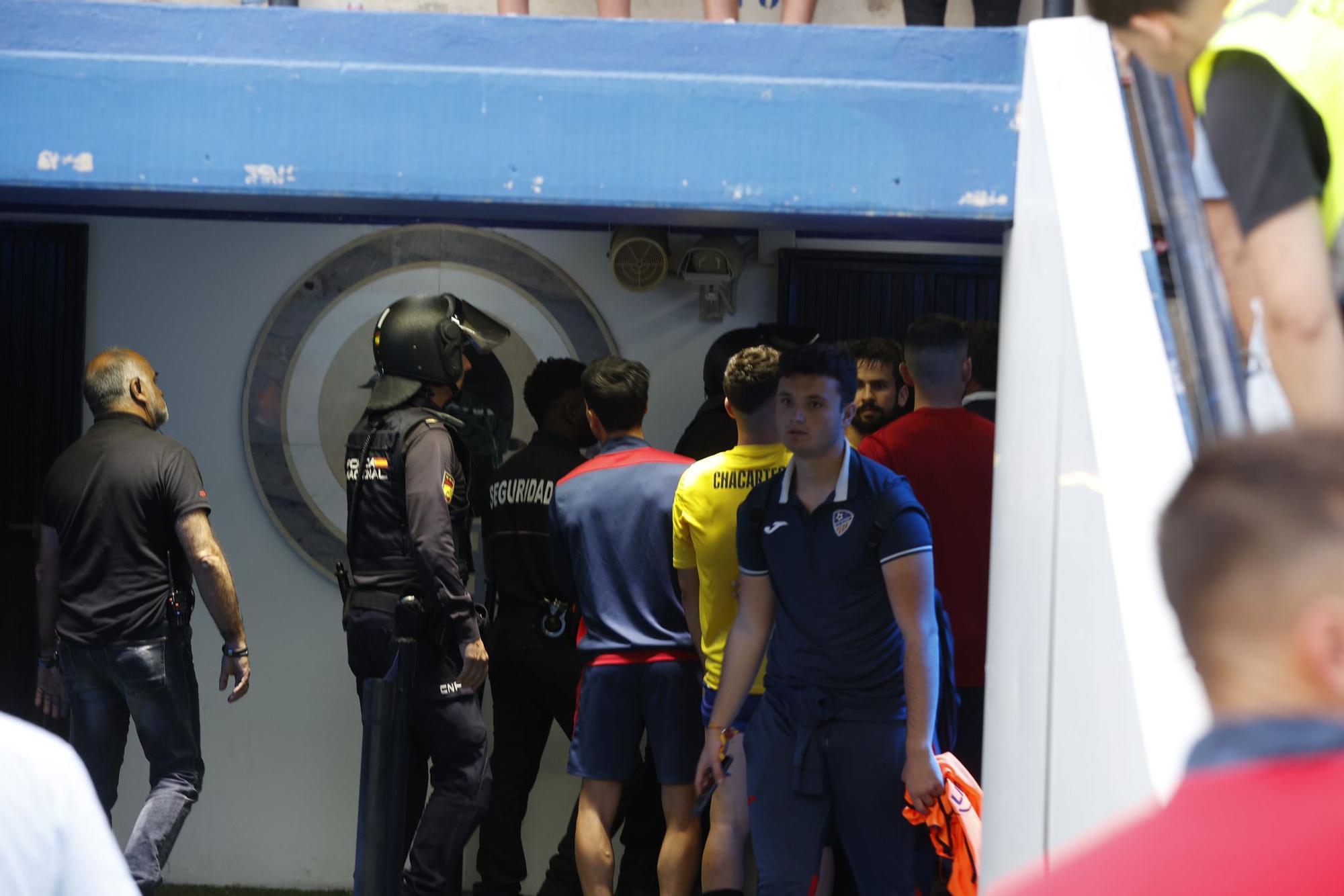 Protestas dentro y fuera del estadio del Rico Pérez