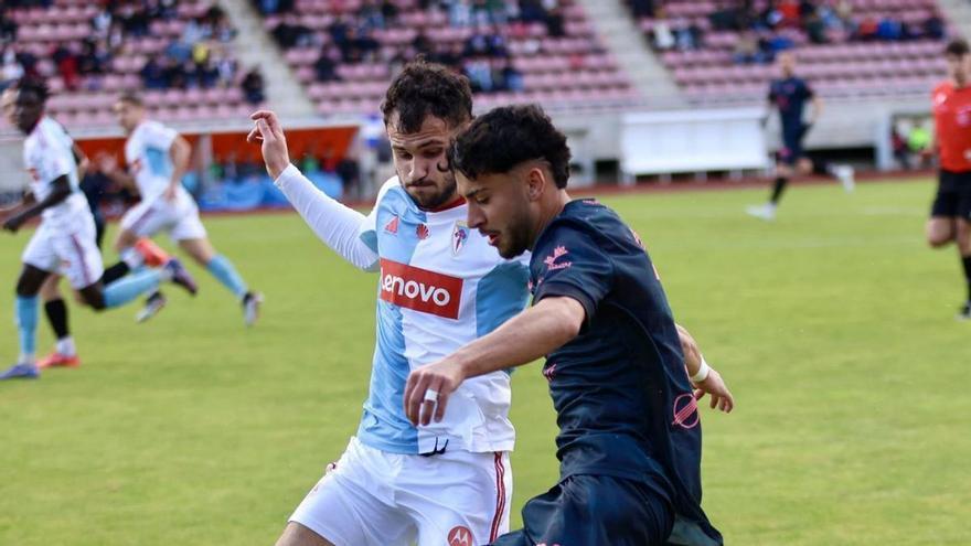 Así logró el Avilés sumar un punto en Compostela: crónica y puntuaciones con los más destacados del partido (1-1)