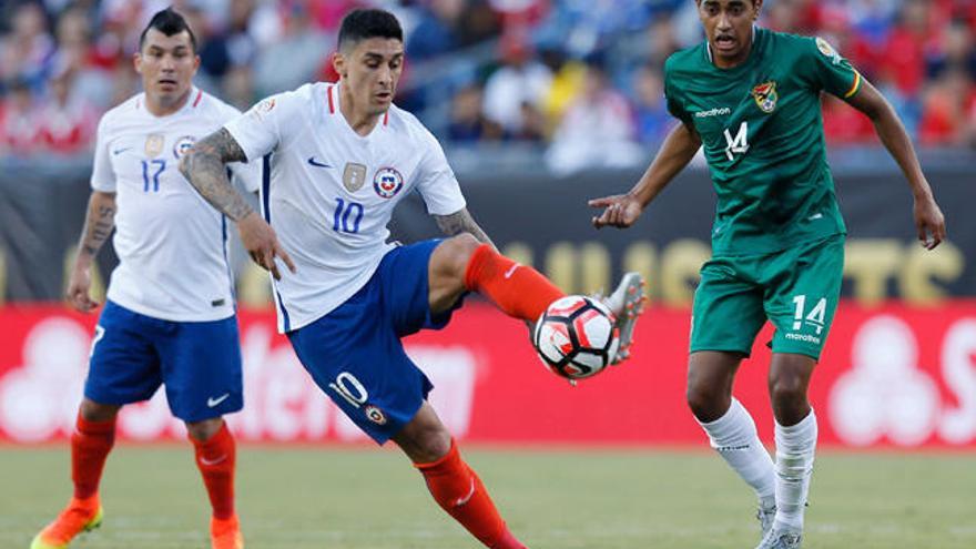 &quot;Tucu&quot; Hernández debutó ante Bolivia // EFE