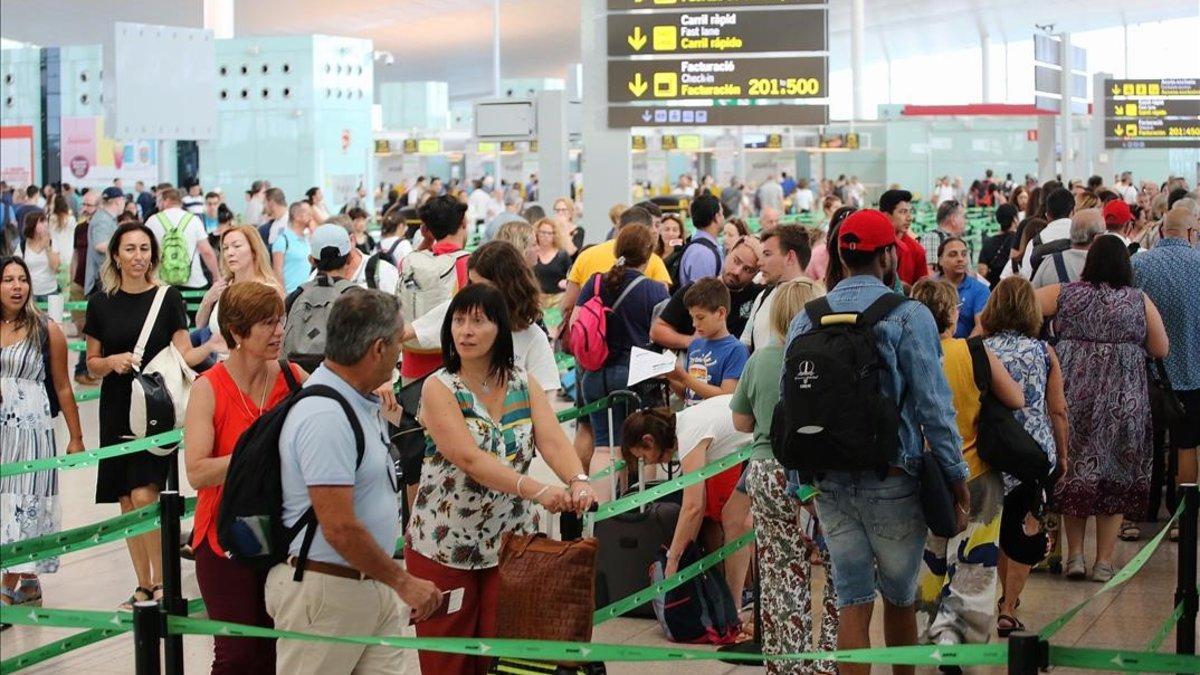 Accesos a los controles en el primer día de huelga en el aeropuerto de El Prat