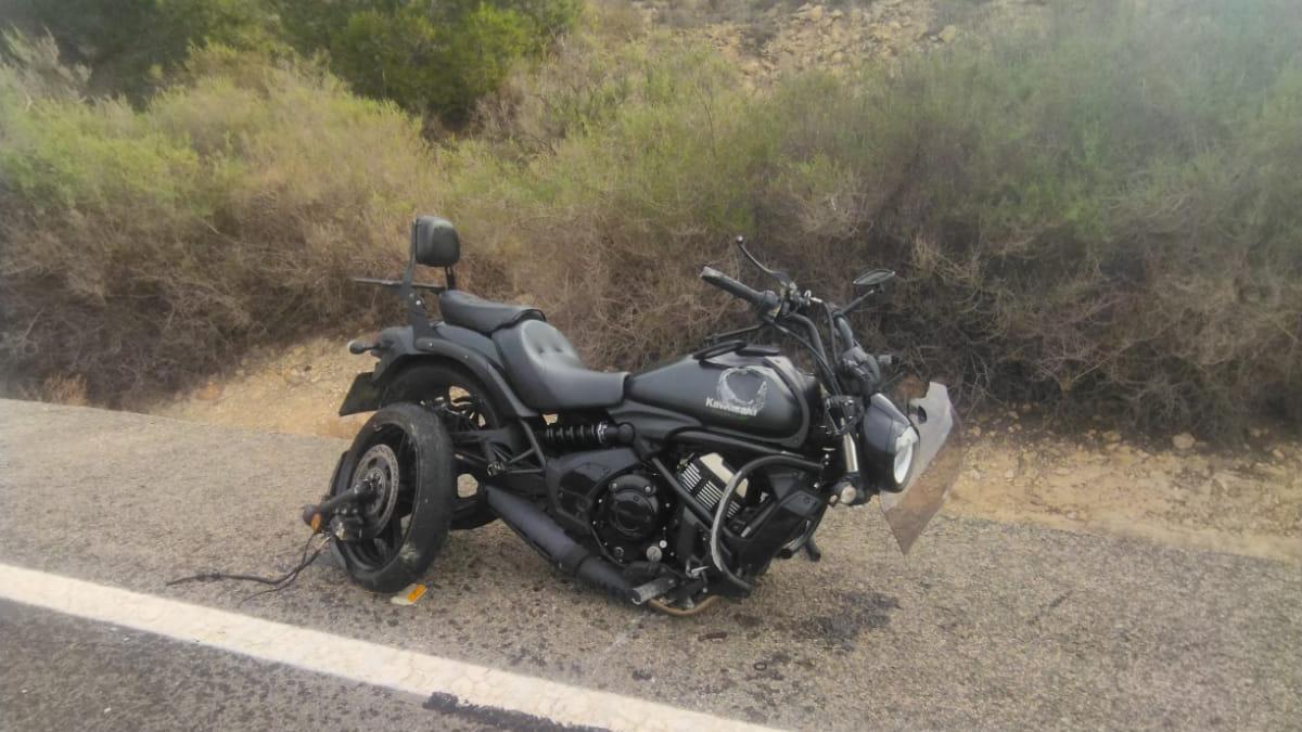 La motocicleta ha quedado destrozada