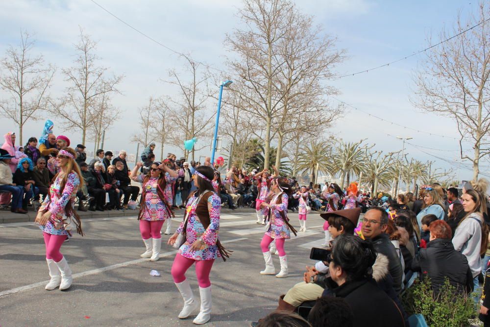 Roses viu un carnaval pletòric de gent i bon temps