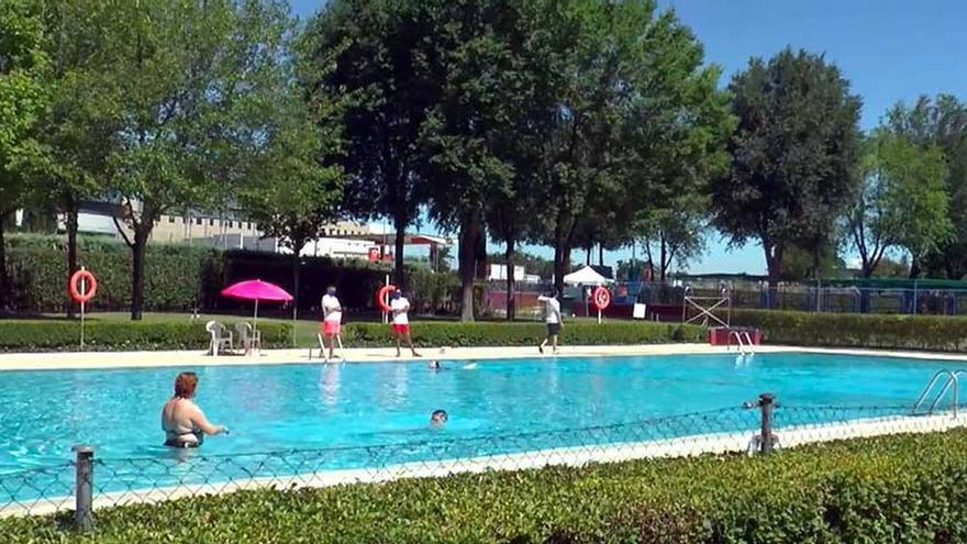 Coneix les malalties que pots patir si et banyes en una piscina pública